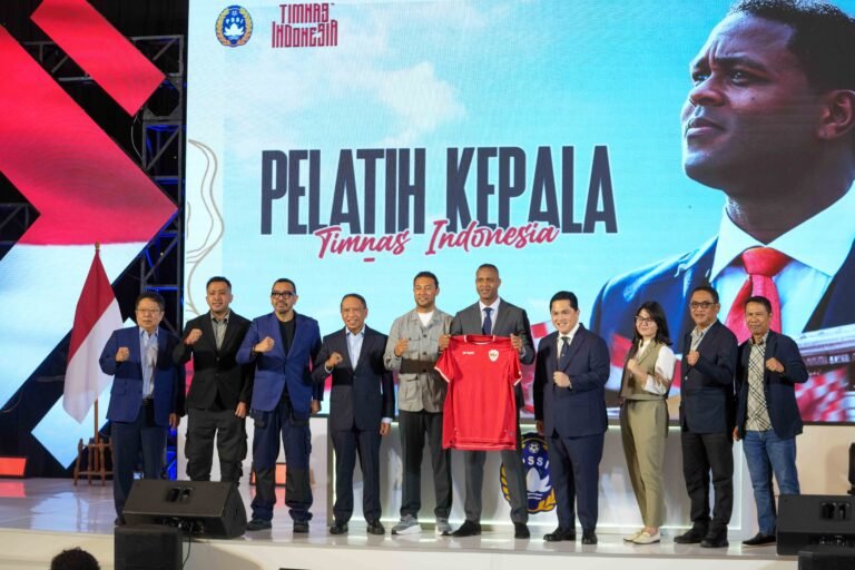 Patrick Kluivert Resmi Diperkenalkan, Target Lolos Piala Dunia 2026