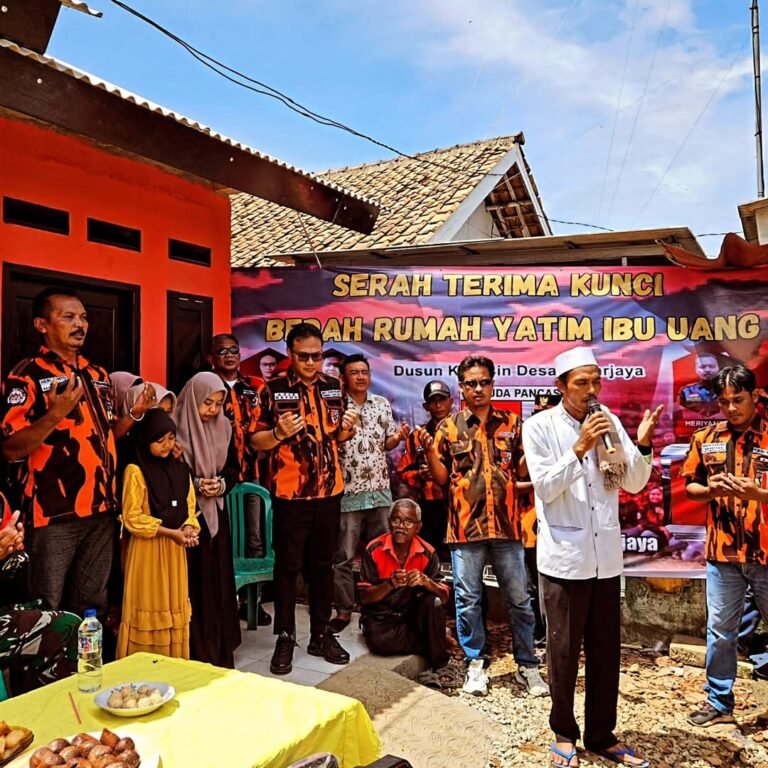 Merubah Paradigma Masyarakat Terhadap Ormas, Pemuda Pancasila Bangunkan Rulahu untuk Janda Anak Dua