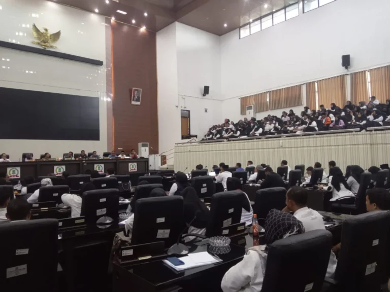 Ribuan Guru Honorer Ngadu ke DPRD, Minta Diangkat Jadi PPPK