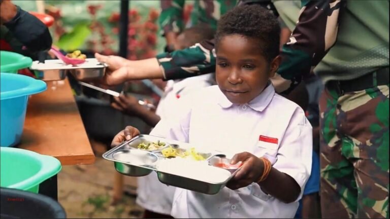 MBG juga Sentuh Siswa Papua