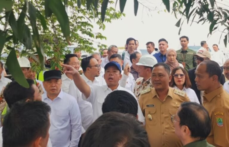 Menhub dan Menteri ATR Tinjau Akses Jalan Stasiun Kereta Cepat