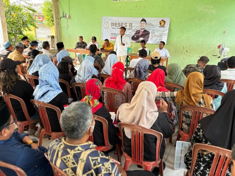 Sabar! Pelan-pelan Anggota Dewan ini Berikan Pemahaman kepada Masyarakat : “Aya Meureun…”