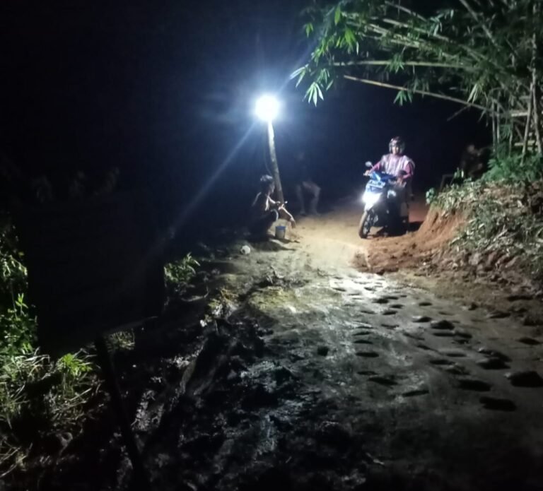 Taruhannya Nyawa, Perjuangan Warga Karawang Selatan Mencari Jalur Alternatif