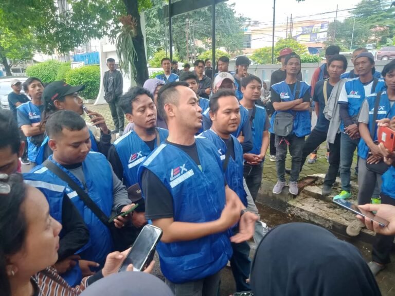Ratusan Kurir Lazada Sambangi Disnaker, Adukan Perusahaan Tak Pernah Beri THR