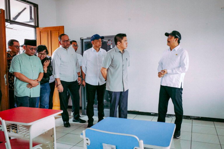 Seskab – Mensos Cek Kesiapan Sekolah Rakyat di Bekasi