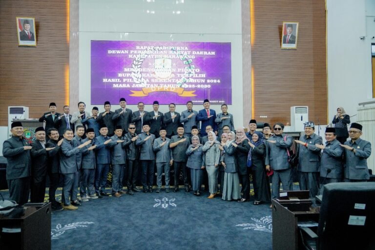 Rapat Paripurna Mendengarkan Pidato Bupati Terpilih