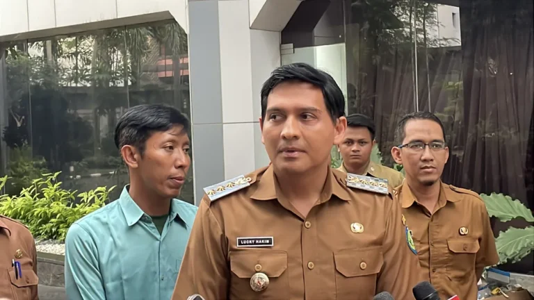 Buntut Liburan ke Jepang, Lucky Hakim Disanksi Magang 3 Bulan di Kemendagri