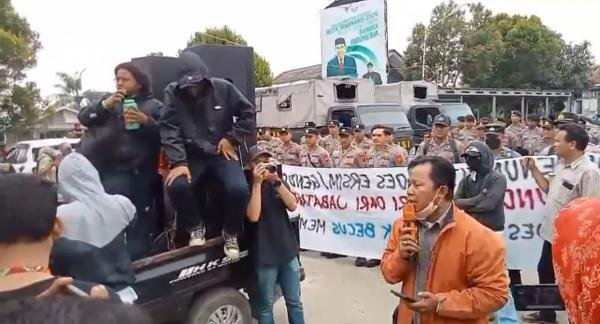 Didemo Warganya, Kades Karangligar Ngumpet dan Pilih Bungkam