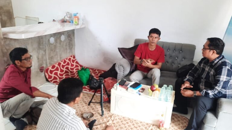 IWOI Karawang Jenguk Wartawan Subang Korban Pengeroyokan