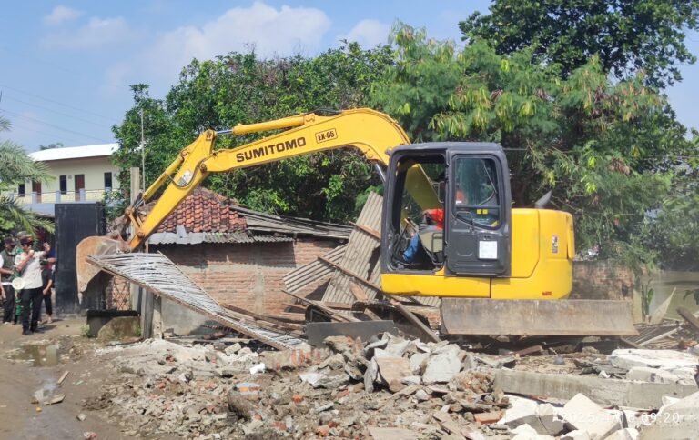 Percepat Pembangunan Bendungan, 37 Bangunan Liar Dibongkar