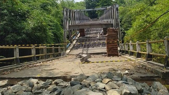 Pemprov Jabar Pastikan Bailey Jembatan Karawang-Bogor Segera Rampung