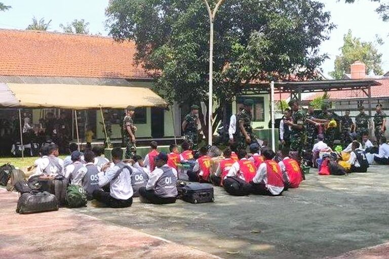 Tangis Haru, Orang Tua Berharap Anaknya Bisa Berubah Setelah Ikuti Pendidikan Militer