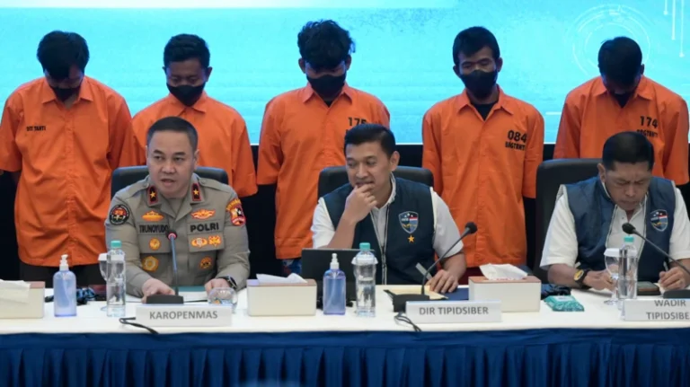 Polisi Bekuk 6 Pelaku ‘Grup Fantasi Sedarah’, Jual Konten Pornografi Anak