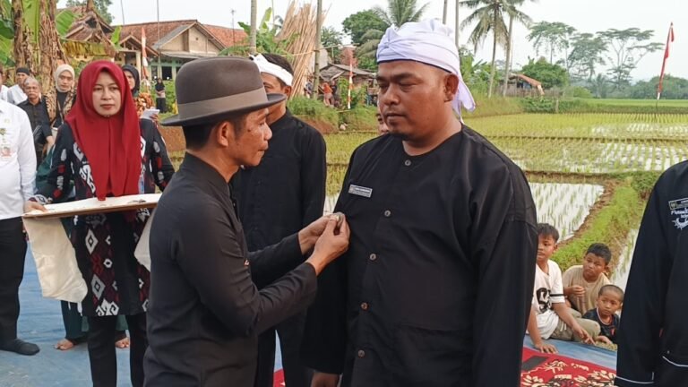 Pesan Simbolis Alih Fungsi Lahan, 4 Kades di Purwakarta Dilantik di Tengah Sawah