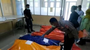 Kantong-jenazah-berisi-korban-ledakan-bom