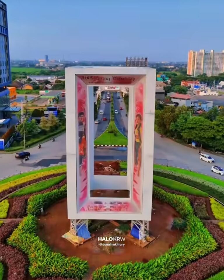 Apa yang Harus Dibanggakan dari Tugu 7,8 Miliar The Window Karawang?