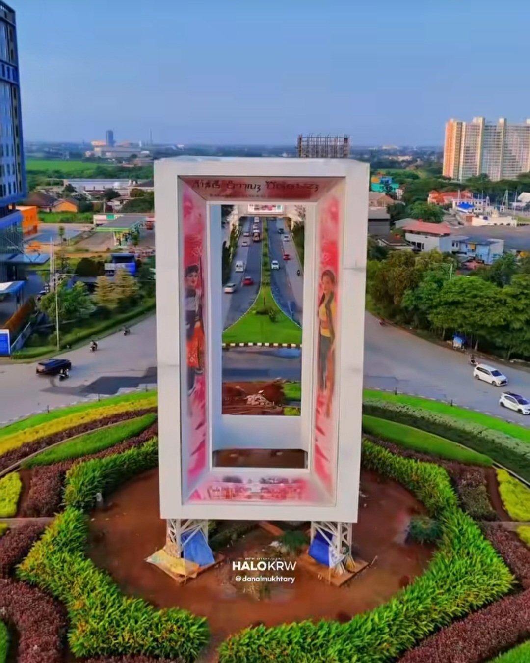 Apa yang Harus Dibanggakan dari Tugu 7,8 Miliar The Window Karawang?