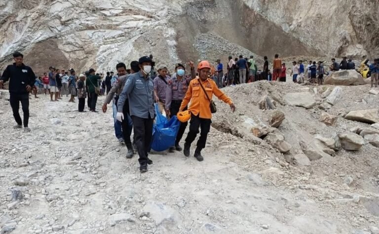Tambang Gunung Kuda Cirebon Longsor, 14 Orang Tewas