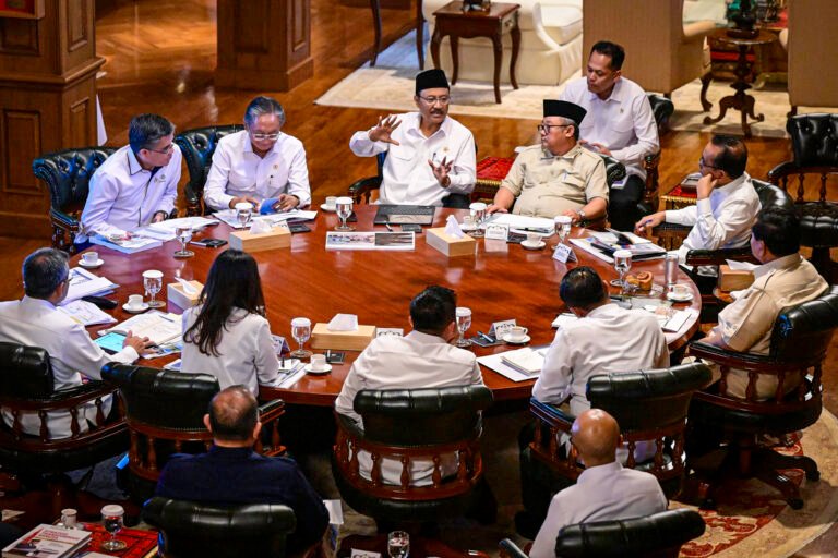 Bahas Kesiapan Sekolah Rakyat, Prabowo Panggil Sejumlah Menteri
