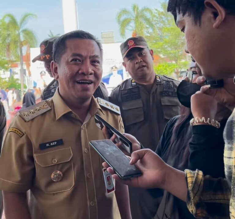 Soal Jalan Rusak, Bupati Aep : Mudah-mudahan PPK 1 Jabar Denger, Supaya Netizen Gak Nanya Terus
