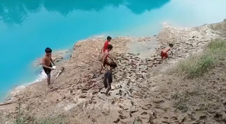 Baru Saja Disinggung Bupati, PT. Pindo Deli 1 Sudah Kembali Berulah, Buang Limbah ke Sungai Citarum