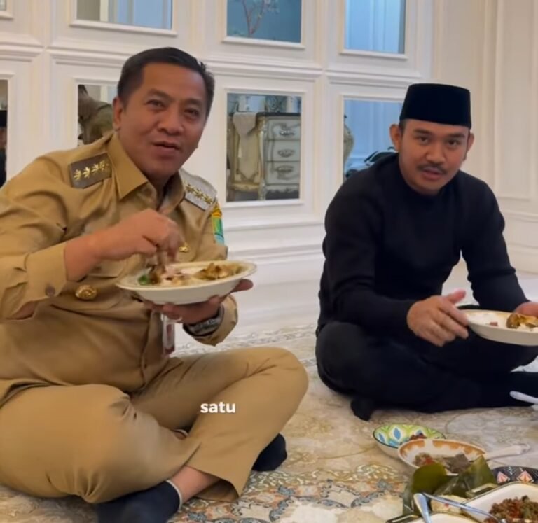 Saat Bupati Karawang dan Si Raja Bongkar Santap Sambal Jengkol Bareng