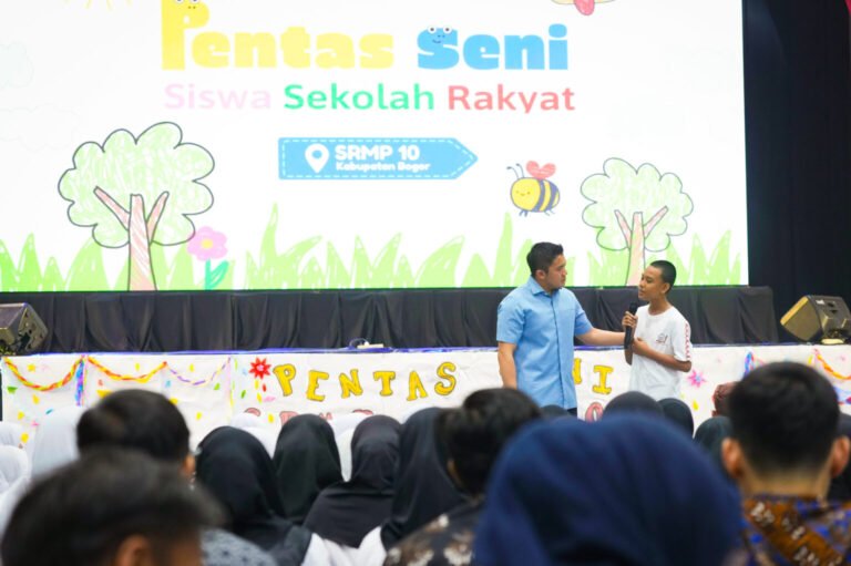 Seskab dan Mensos Tinjau Sekolah Rakyat Cibinong