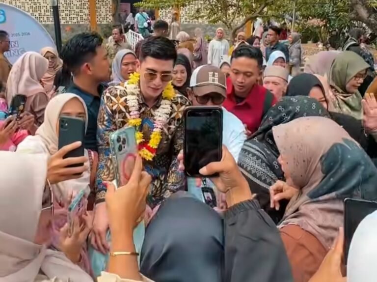 Saat Verrell Bramasta Hadi di MPLS, Reaksi Pelajarnya Biasa Saja, Tapi Malah Ibu-ibu yang Heboh