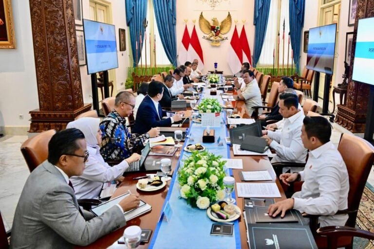Prabowo Perintahkan Percepat Program Listrik Desa