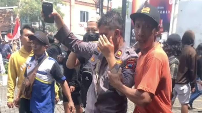 Ricuh Demo Bupati Pati, Kapolsek Alami Luka Serius Setelah Kena Amuk Massa
