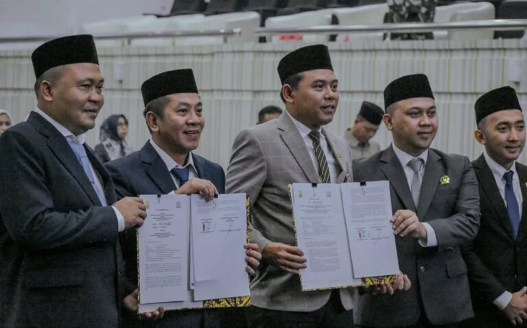 DPRD Karawang Sahkan 3 Raperda Baru