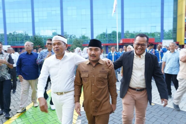 KDM dan Bupati Bekasi Lepas 113 Peserta Pemagangan ke Jepang