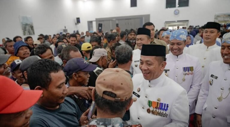 ASN Karawang Patungan, Bagikan 891 Paket Sembako ke Sopir Angkot