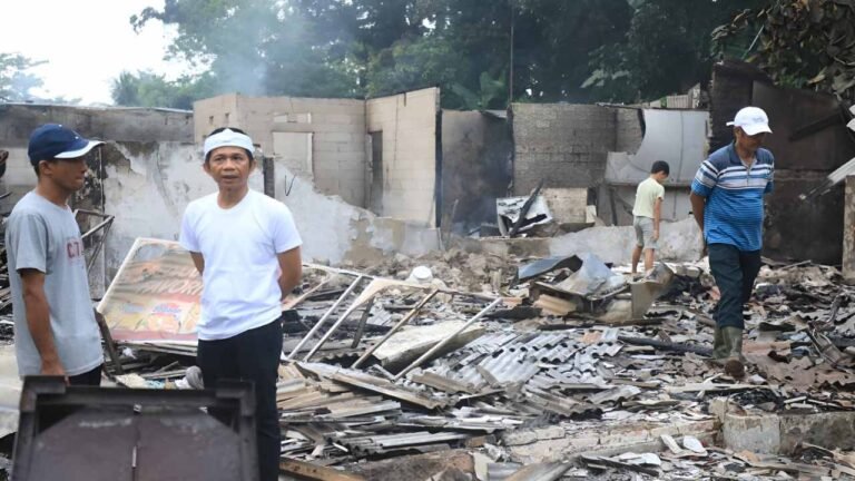 Puluhan Kios Oleh-oleh Hangus Terbakar, Om Zein Janji Bangunkan Kios Baru