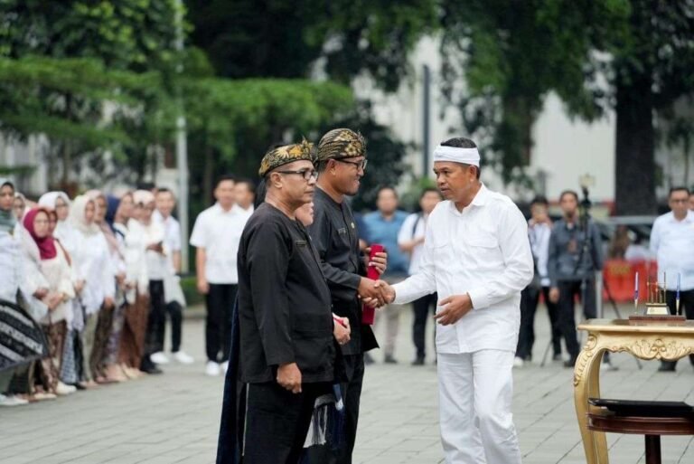 Guru Harus Humanis Tapi Tegas, KDM : Saya akan Lindungi Kepsek dan Guru