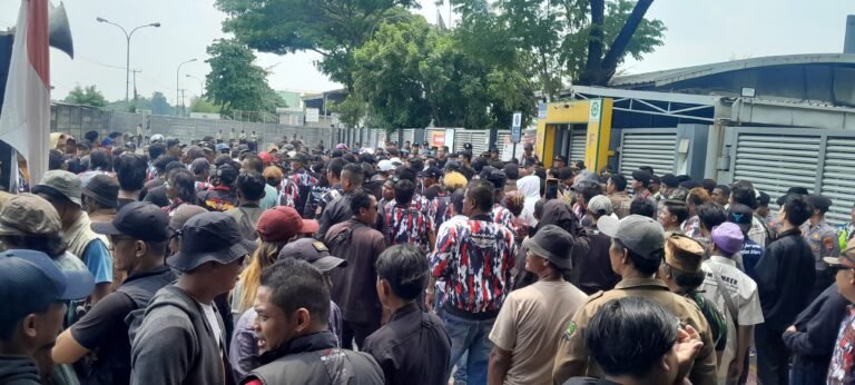 PT. MIM Didemo Warga, Sempat Ada Demo Tandingan