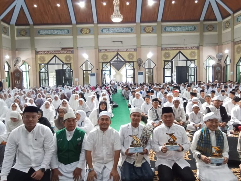 Diinisiasi Sanema Tour, Ribuan Warga Dzikir dan Doa untuk Kebaikan Karawang