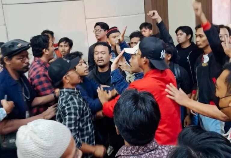Konfercab PA GMNI Bekasi Ricuh Saat Wali Kota Tri Sampaikan Sambutan