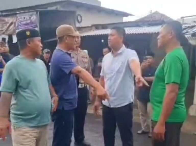 Viral Video Anggota Dewan PKS Karawang Cekcok dengan Warga