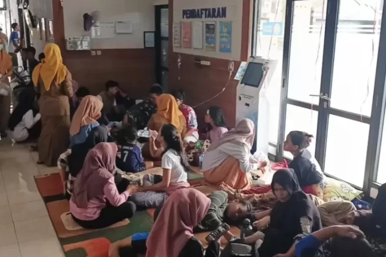 Puluhan Siswa Purwakarta Keracunan Usai Santap Nasi Kotak di Acara Parade Drumband