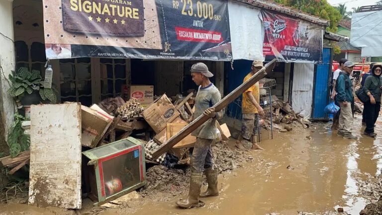 BPBD Jabar Turunkan 2 Tim Tangani Banjir Bandang dan Longsor di Sukabumi