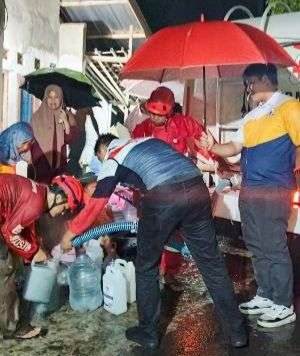 Korban Banjir dan Longsor di Sukabumi Dapatkan Bantuan Logistik