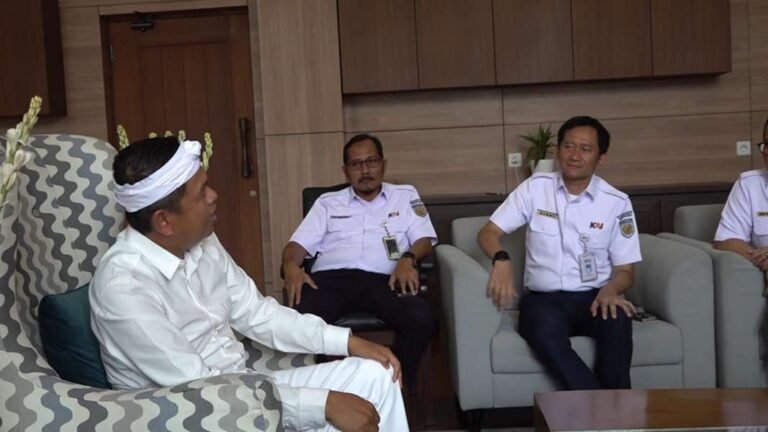 KDM Minta PT. KAI Siapkan Satu Jalur untuk Angkut Hasil Pertanian dan Peternakan