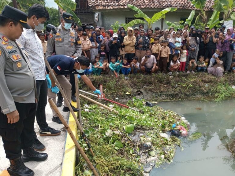 Warga Karawang Geger Penemuan Kerangka Manusia di Saluran Irigasi