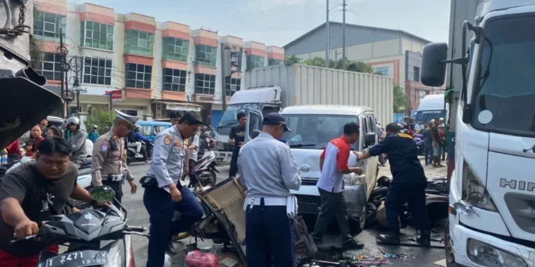 Kecelakaan Beruntun di Karawang, 2 Tewas dan 5 Orang Alami Luka Parah