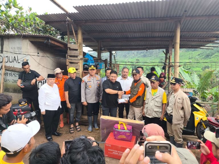 Bupati Subang Temui Warga Korban Banjir di Cisalak