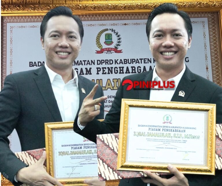 Gus Iqbal Diganjar Penghargaan sebagai Anggota Dewan yang Kontributif Jalankan Fungsi Legislasi