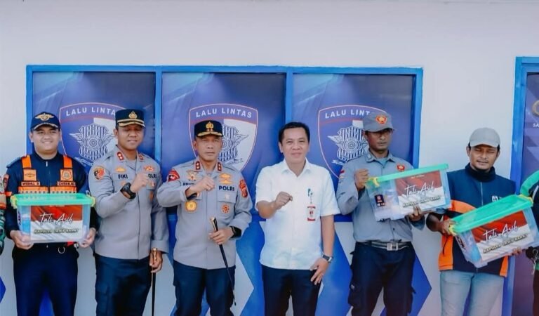 Bupati Karawang Dampingi Kapolda Jabar Tinjau Kesiapan Pos Pengamanan Nataru