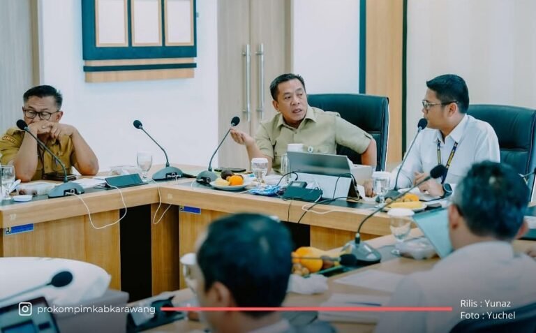 Pastikan Pasokan Air Warga Aman, Bupati Karawang Temui BBWS