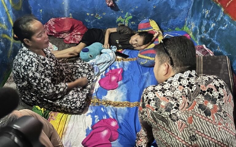 Bupati Subang Turun Langsung Tangani Dua Penderita Tumor di Ciasem